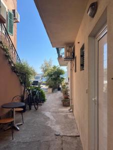 an alley between two buildings with a table and chairs at Mika Studio in Tivat
