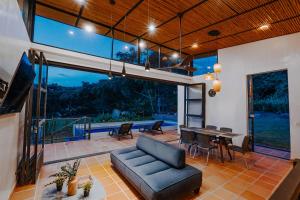 a living room with a couch and a table at Casa Campestre, la Mesa, Vía San Joaquín in La Mesa