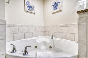 a bathroom with a tub and a sink at 3BR Beachfront Huge Balcony 2 Pools Luxury in Fort Walton Beach