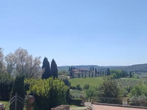 a view of the garden from the house at Sogno tra le Torri in San Gimignano
