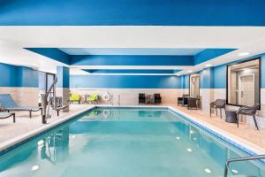 a pool in a hotel room with blue walls at Hampton Inn & Suites Lathrop in Lathrop