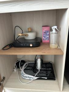 a shelf with a computer keyboard and a blender at Kawoeng skyhouse BSD in Cilenggang