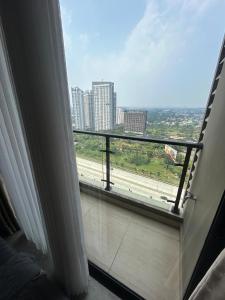 a room with a window with a view of a highway at Kawoeng skyhouse BSD in Cilenggang +3 photos