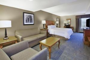 a hotel room with a bed and a couch at Hampton Inn Richmond-West Innsbrook in Broad Meadows