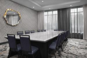a conference room with a long table and chairs at Embassy Suites by Hilton Jackson North Ridgeland in Ridgeland +39 photos
