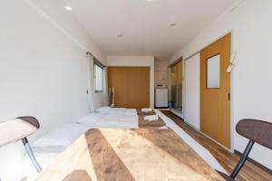 a room with three beds and two chairs at Inage Good Place House in Chiba +27 photos