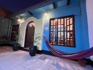 a room with a hammock in a house at Wayra Hostel Huanchaco in Huanchaco