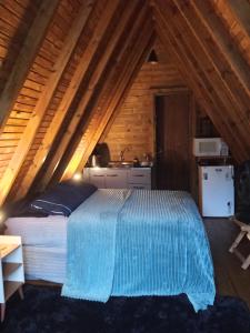 a bedroom with a large bed in a attic at Pousada Vale das Pedras 03 in Pedras Grandes