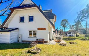 a white house with a gambrel roof at Reetdachhausschilf-Idyll in Kutzow +23 photos