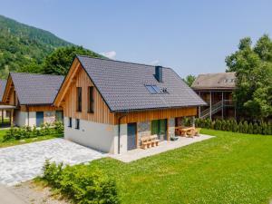 an exterior view of a house with a yard at Mountain Chalet Berg-Glück in Sankt Lorenzen ob Murau