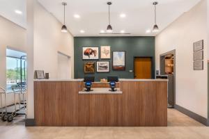 an office lobby with a reception desk and chairs at Country Inn & Suites by Radisson, Amarillo Central in Amarillo +67 photos