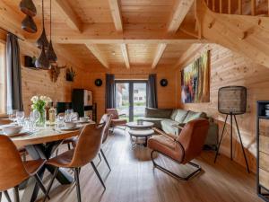 a living room with a table and chairs at Rattendorf 1A in Rattendorf