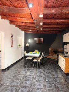 a kitchen with a table and chairs in a room at Mis Montañas in Tinogasta