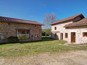 an old stone house with a yard in front of it at Gîte 4 pers avec jardin privé et animaux admis - FR-1-496-66 in Les Salles +20 photos