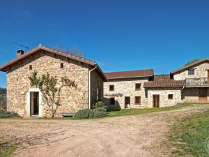 a large stone building with a dirt road in front of it at Gîte 4 pers avec jardin privé et animaux admis - FR-1-496-66 in Les Salles