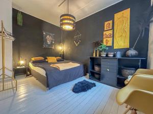 a bedroom with a bed and a chair in it at Münstermaifeld in Münstermaifeld
