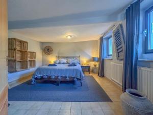 a bedroom with a bed with a blue bedspread at Burgen in Burgen