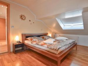 a bedroom with a large bed with a skylight at Gleißenberg in Gleißenberg