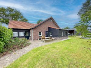 a house with a picnic table in front of it at Op de Beemd in Zeeland