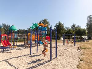 a group of people playing on a playground at Boslodge in Vessem