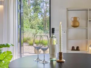 a bottle of wine and two glasses on a table at Quercus in Valkenswaard