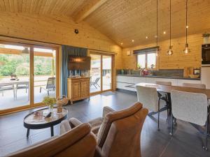 a living room with a couch and a table at Bie Leentje op de wei in Schinnen