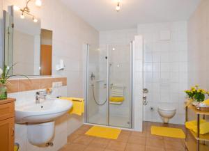 Koupelna v ubytování Franzl's Ferienwohnungen + 28 fotografií