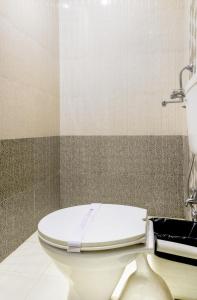 Koupelna v ubytování Hotel Raya Inn