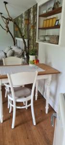 a white table and chairs in a kitchen at Heimat in Karstädt +4 photos