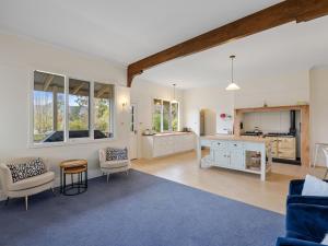 a living room with white walls and a blue rug at The Gables in Marysville