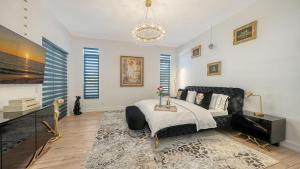 a bedroom with a bed and a table at Stay & Play Sarasota in Sarasota