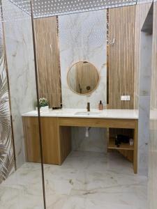 a bathroom with a sink and a mirror at Apartament Wypoczynkowy Centrum in Tuchola