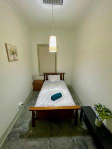 a bedroom with a bed and a table in it at Tailem Bend Hotel in Tailem Bend