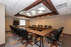 a conference room with a long table and chairs at Quality Inn & Suites in Val-dʼOr
