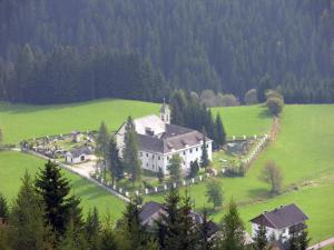 a large house in a green field with trees at Schloss Berg Klösterle in Zedlitzdorf