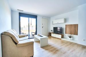 a living room with a couch and a tv at Espanhouse Pinada Beach in La Marquesa