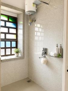 a bathroom with a sink and a window at Garh Harsolav in Harsolāv