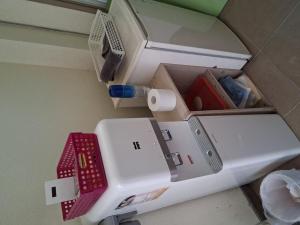 a small sewing machine sitting on top of a box at Gyeongsan Annex Pension in Gyeongsan