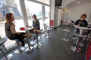 Goście zatrzymujący się w obiekcie Botxo Gallery - Youth Hostel Bilbao