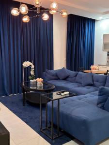 a living room with a blue couch and a table at دانة الرياض للشقق المخدومة2 - Dana Serviced Apartments2 in Riyadh