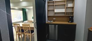 a kitchen with a counter and a table with chairs at Central Studio Abrud in Aktenburg