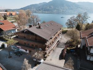 an aerial view of a building with a lake at Superseegarten in Bad Wiessee
