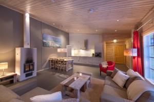 a living room with a couch and a table at Sallainen Panvillage in Salla
