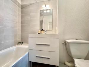 a bathroom with a sink and a tub and a toilet at Charming Tournefeuille House in Tournefeuille +31 photos