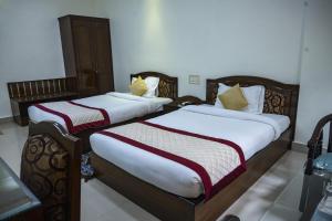 two beds in a hotel room with at Bodhgaya Regency Hotel in Bodh Gaya