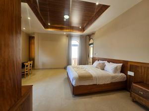 a bedroom with a large bed in a room at Gió nồm in Phú Hiệp