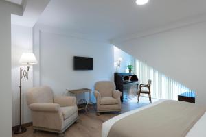 Televízia a/alebo spoločenská miestnosť v ubytovaní Suite Home Sardinero