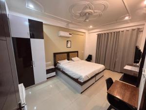 a bedroom with a bed and a table and a desk at Tranquil Bliss in Jāmb