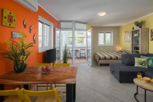 a living room with a couch and a table at Apartment Lemon & Soul in Selce