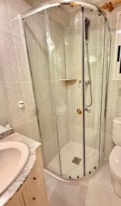 a shower in a bathroom with a sink and a toilet at Batflats-Palmeres Playa in Sueca +14 photos